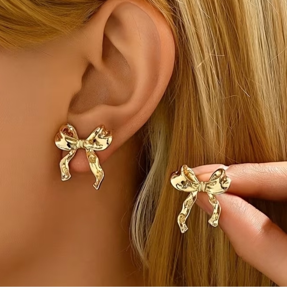 Elegant Gold Bow Earrings